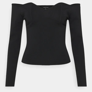 Svart topp - Oanvänd svart topp från whowhatwear med off shoulder armar