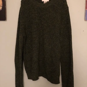 Skogsgrön stickad tröja - Mysig tröja med en mysig färg! 