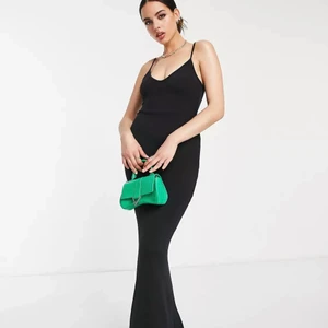 Tight långklänning från Public Desire - Säljer en slutsåld tight fishtale klänning ifrån Public Desire, sitter som Skims:) STL S men passar även dig som är XS. Helt ny med lappar, kan skicka fler bilder vid intresse.  