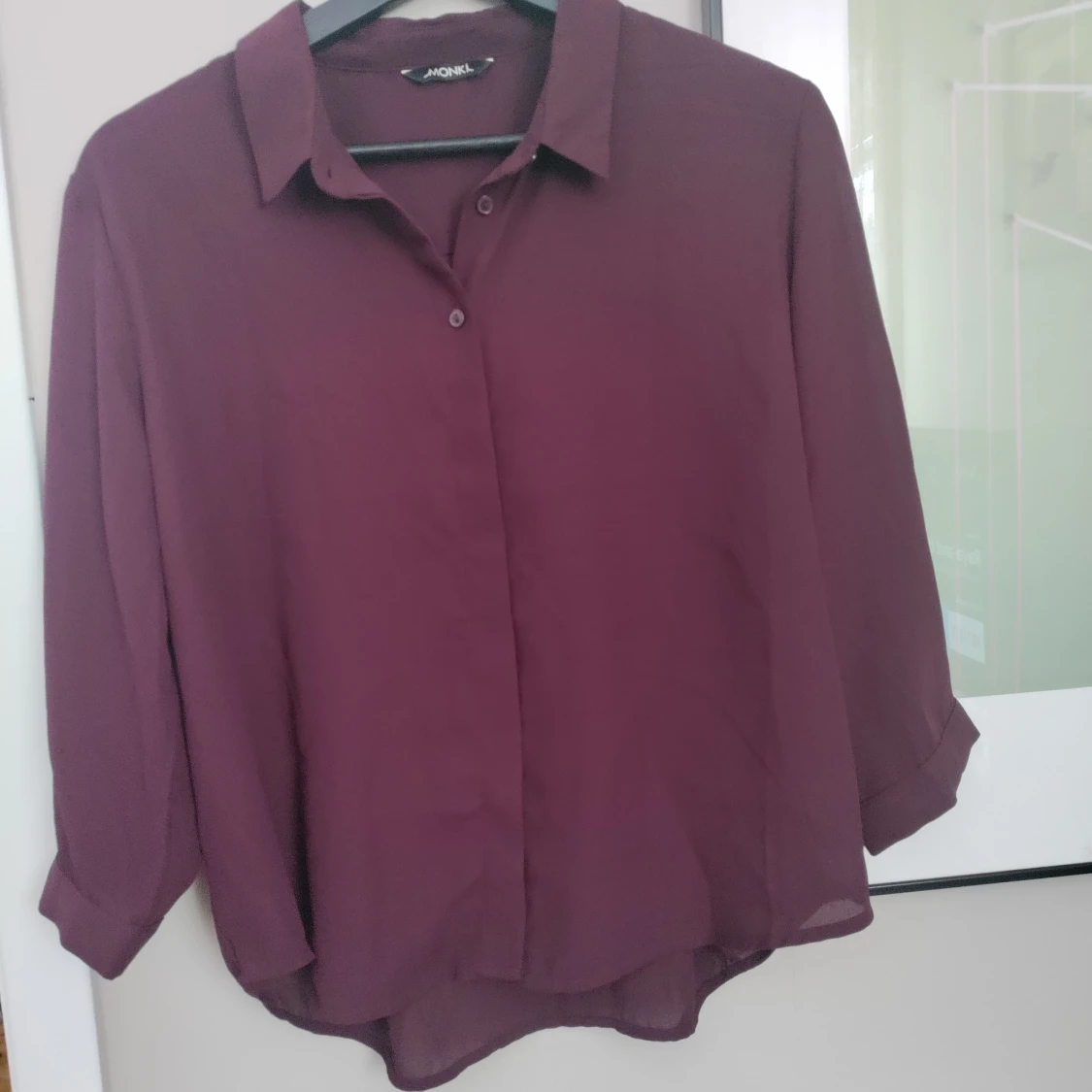 Vinröd tunn blus - 90