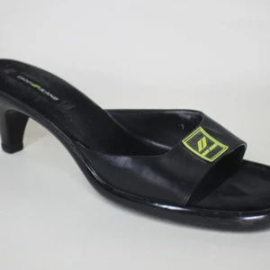 Vintage DKNY jeans slides/mules 37 - Helt flippade vintage slides av dkny jeans i strl 37. Insida av mocka och utsida av läder. Riktigt bra skick! 