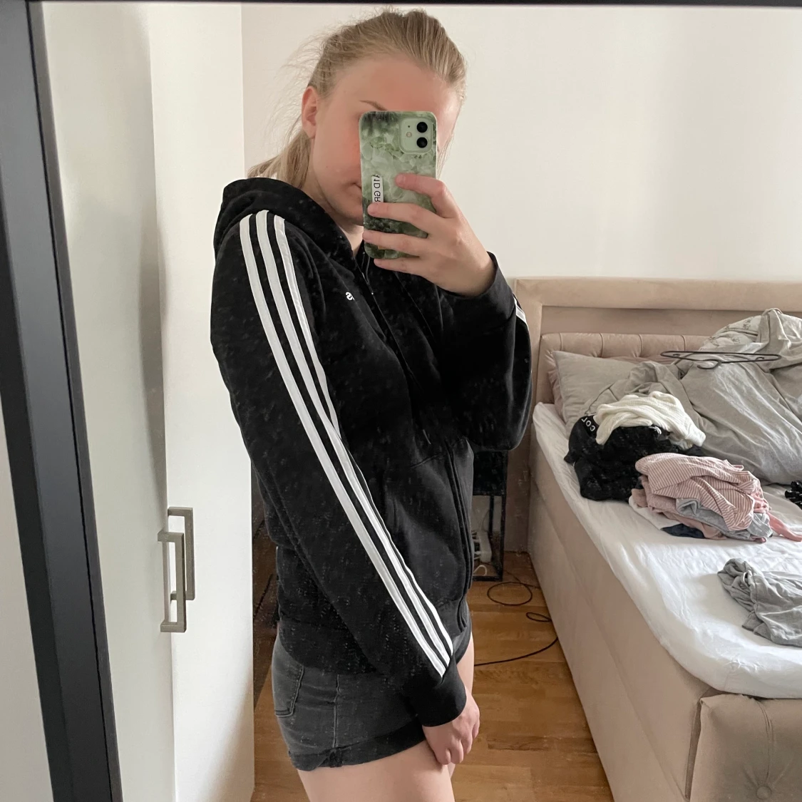 Adidas hoodie svart