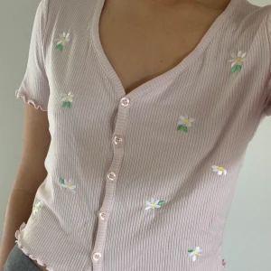 Supersöt topp/kofta från bikbok  - Storlek L men passar mig som S! Aldrig använd!