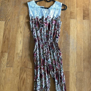 Byxdresss strl s - Fin byxdress, i princip oanvänd på grund av lite fel storlek. 