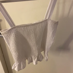 Linne - Jättegulligt vitt lite från hm🤍 fint skick, säljer då det inte används av mig:/ 70kr + 66kr frakt, priset kan diskuteras❣️