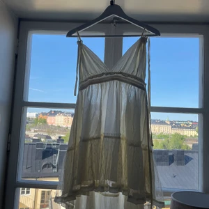 Sommar Klänning -  Fin strand klänning eller vanlig klänning passar bra båda två☀️ Den är däremot precis inköpt så jag har inte hunnit använda den bara testat💗💗💗💗