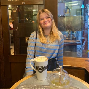 grå blå randig tröja  - säljer denna blå gråa tröjan i från zara!!!❤️‍🔥❤️‍🔥 storlek M men skulle säga att den passar S också 