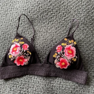 Bikini överdel - Fin somrig bikiniöverdel från h&m💓💓 