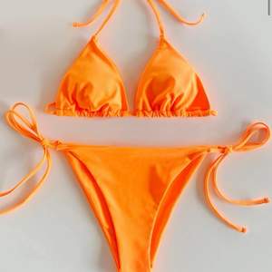 Säljer denna orangea fina bikini i stl XS  från Shein då jag råkade köpa 2. Helt oanvänd och ligger i förpackningen köptes för 99kr säljer för 69 + frakt