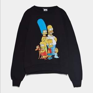 Söt sweatshirt i storleken S med Simpson motiv. Aldrig använd från Zara