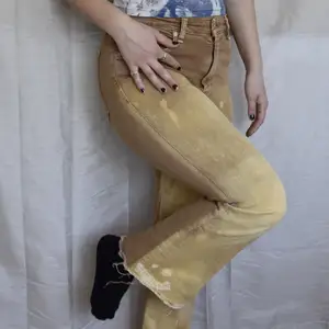 thriftade blekta jeans! dm för fler frågor<3