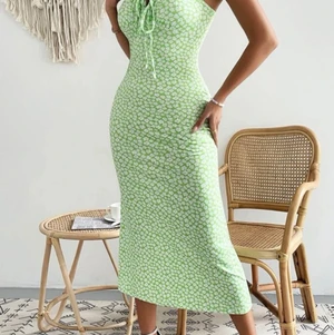 Klänning - Helt ny klänning från SHEIN- kostar 160kr nypris 😍