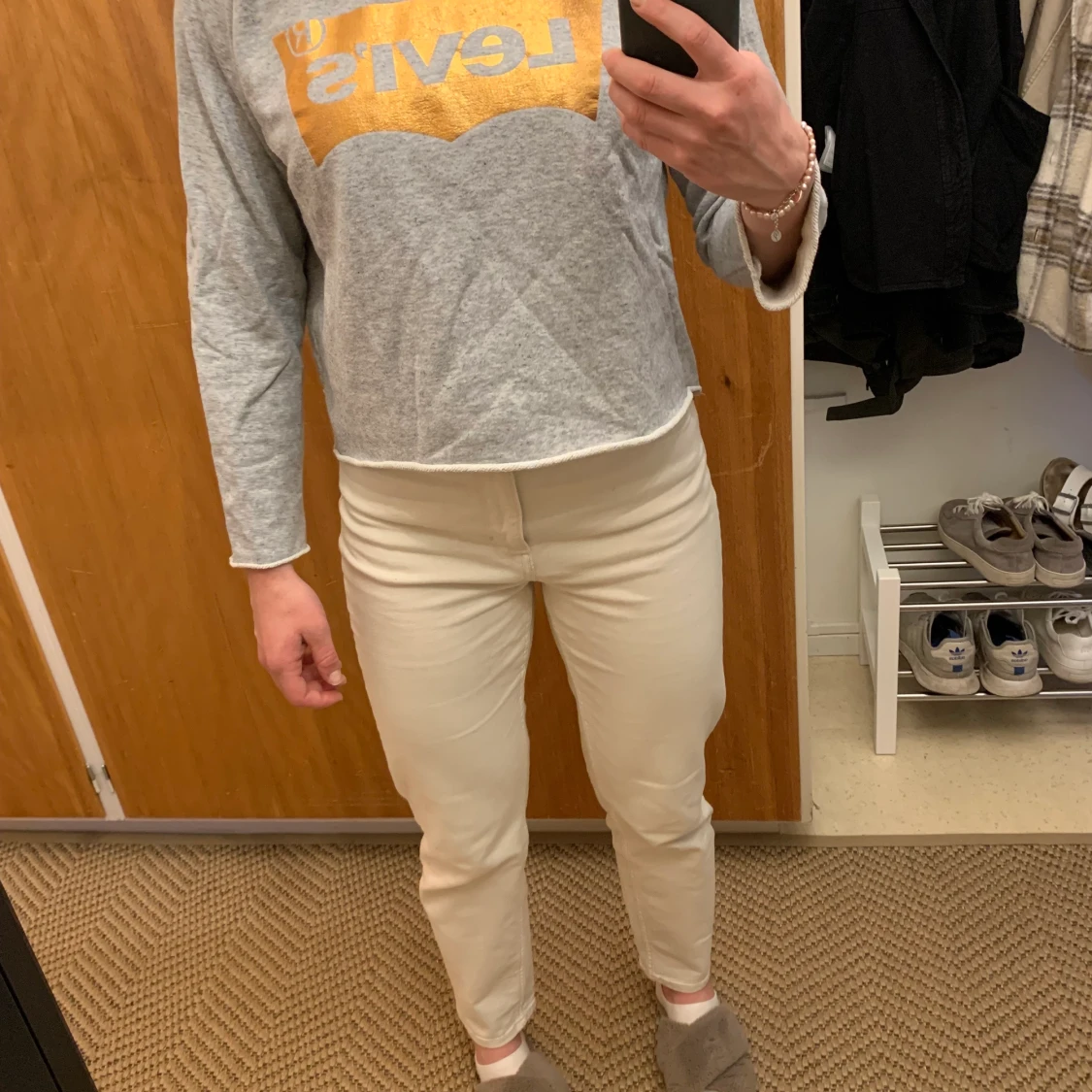 Grå Levi’s tröja med guld