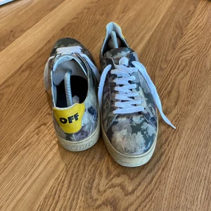 Off white sneakers strl 42 - 42. Condition 7/10