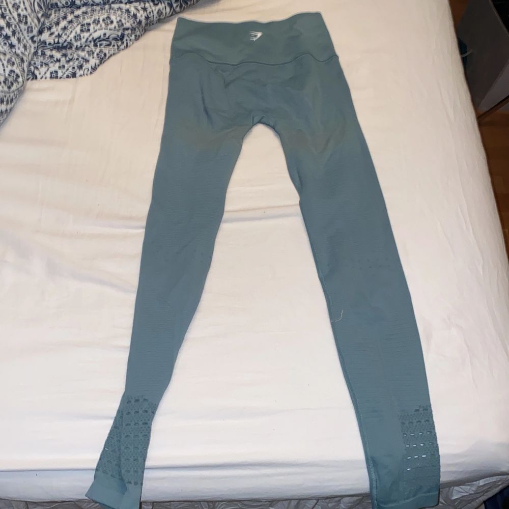 Helt nya, aldrig använda, säljes då jag beställde fel storlek. Jeans & Byxor.