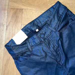 Oanvända byxor  - Helt oanvända, pga opassande storlek. 