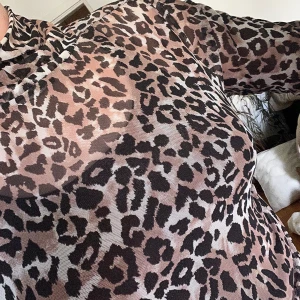Mesh topp leopard  - Använda inte längre 