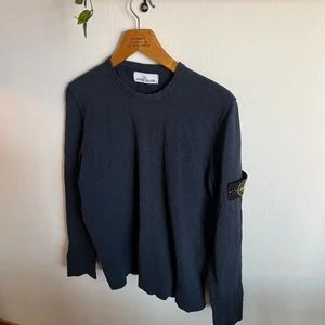 Stone island tröja  - Size L, i färgen marinblå!  superfint skick 