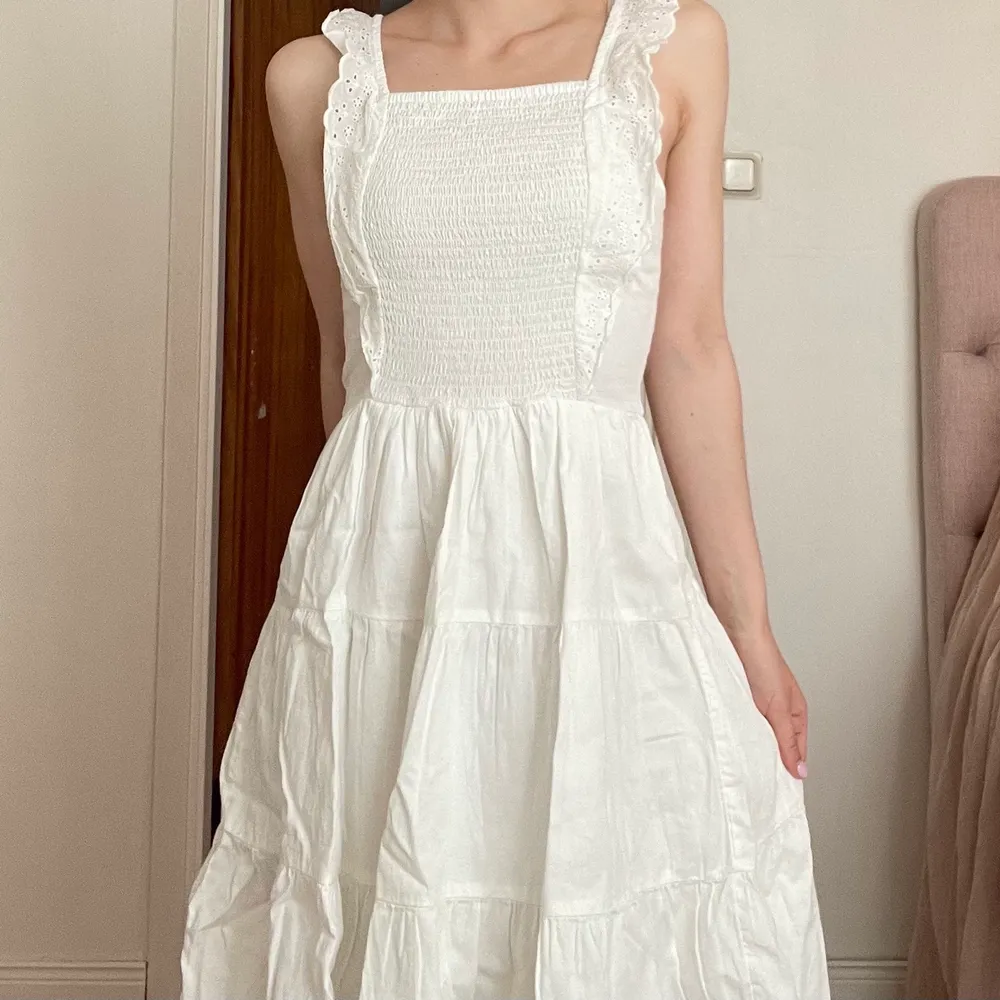 Säljer den här jättefina klänningen (från Cubus som kostade 899:- ordinarie pris) för endast 150kr samt gratis frakt💕💗. Klänningar.