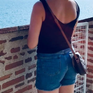 Shorts - Jeans shorts från Gina Tricot ✨ höga i midjan, storlek 38!