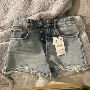 Zara shorts  - Helt nya slutsålda zara shorts i stl 36!! 