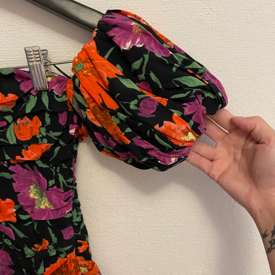 Fin klänning. Oanvänd  - 91