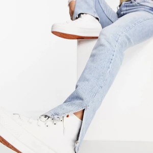 Bershka - Helt nya bershka byxor säljer pågrund av att de är för långa för mig. Jätte fina och sitter bra de här har ganska stretchig material. Modellen på första bilderna är 173 och den sista är jag som är 163. 