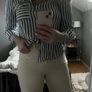 Randig skjorta - En iprincip oanvänd skjorta som inte kommer till användning då den har blivit lite liten för mig!!