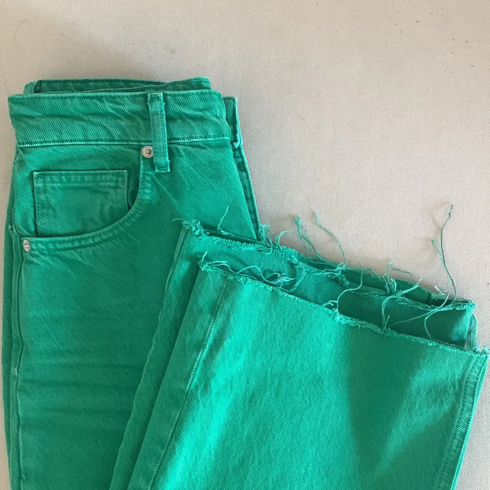 Zara jeans, storlek 36, är 164cm. Jeans & Byxor.