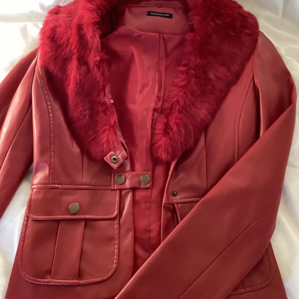 Vintage “leather” röd jacka! Liksom ny!. Jackor.