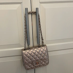 Ur och pen väska  - Jättefin väska som jag har tröttnat på 