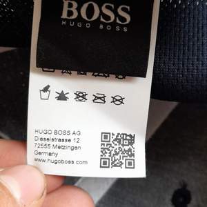 Boss Hugo boss keps (äkta) använd fåtal gånger ser ut som ny. Väldigt bra skick. BUDA! 