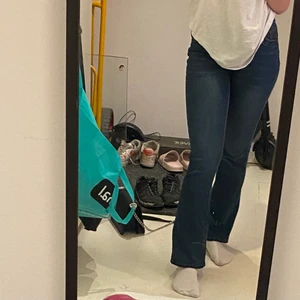Jeans - As fina bootcut jeans. Dessa kommer alldrig kommit till användning för att jag inte inte gillade materialet som är lite stretchigt. Jätte sköna dock💕