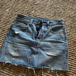 Levis kjol - Strl 24 