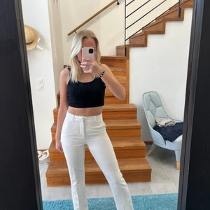 Vita kostymbyxor från bikbok - Vita kostymbyxor från bikbok. Bra skick