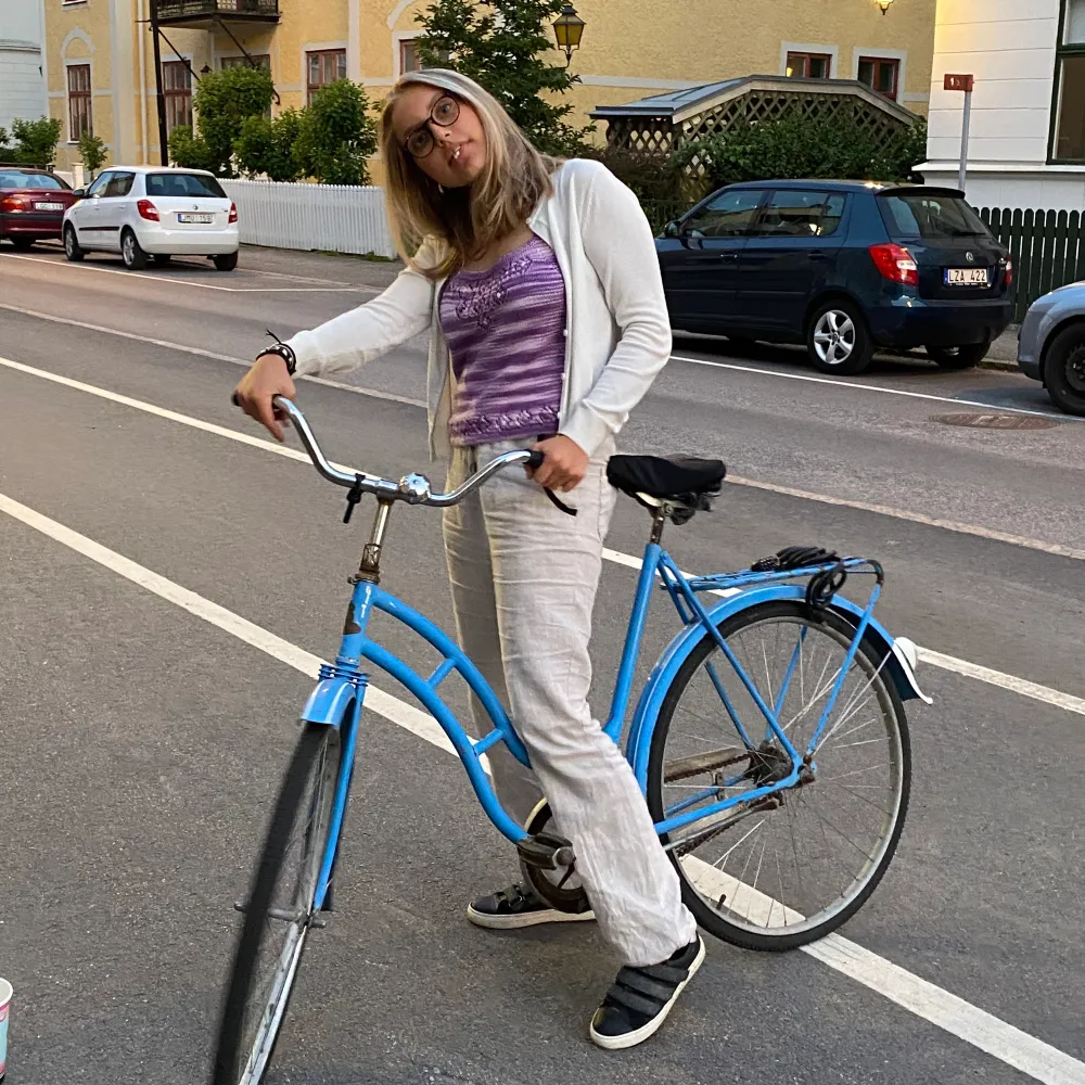 Säljer detta supersöta stickade linnet💕💕💕Passar S-L. Toppar.