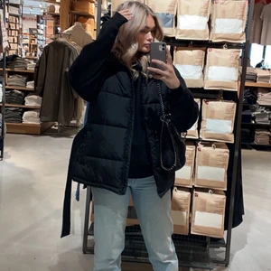 Väst  - Säljer denna skit coola väst med skärp från bikbok. ⚡️💘För fler bilder eller funderingar skriv privat 💘