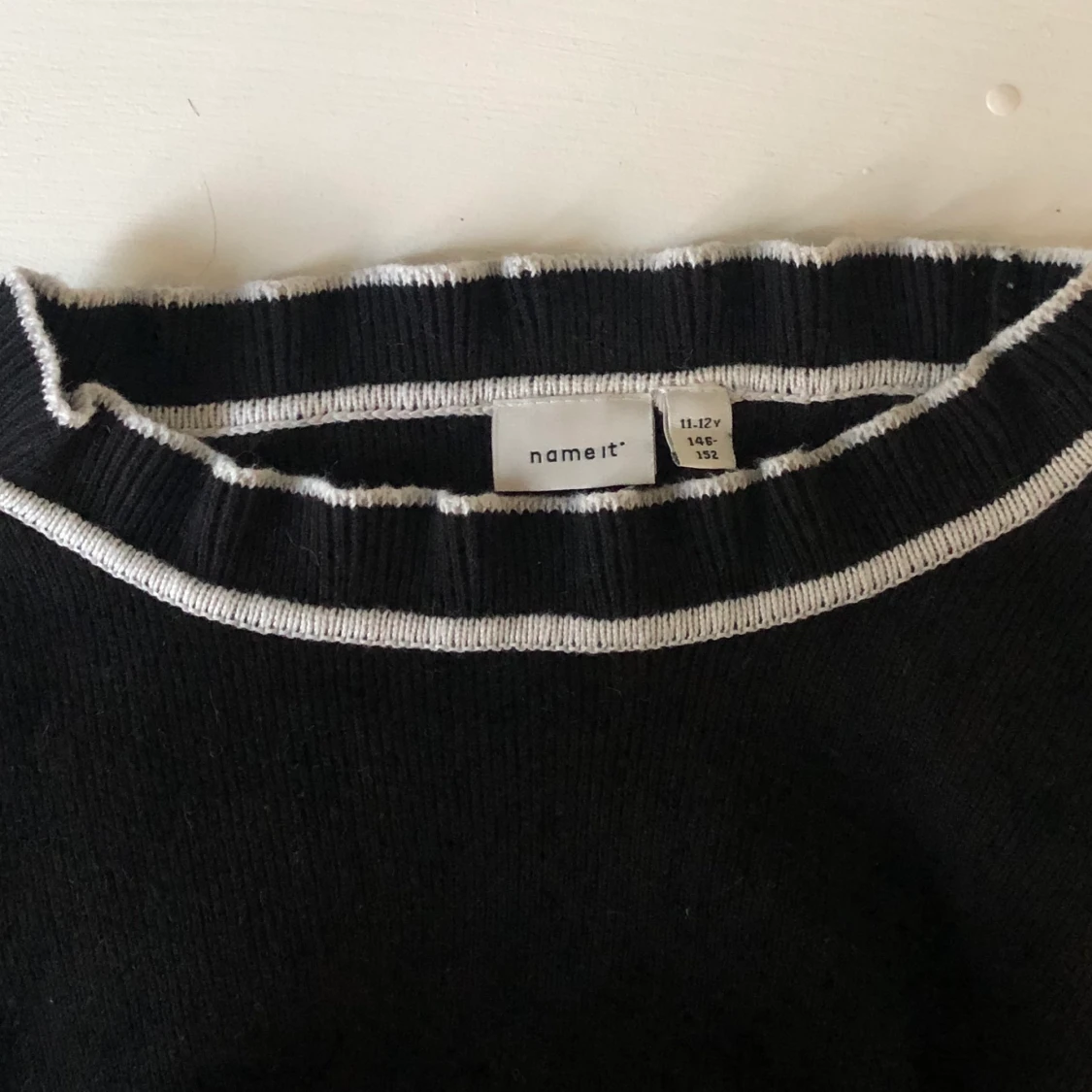 Tröja med utsvängda armar och krage - 90