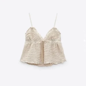 Topp - Intressekoll på denhär fina toppen från zara då den inte kommer till så stor användning som jag skulle vilja. Frakten är inte inräknat i priset!