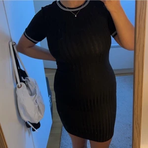 Klänning - Fin svart sommarklänning i storlek S, säljer då den ej kommer till användning🤍