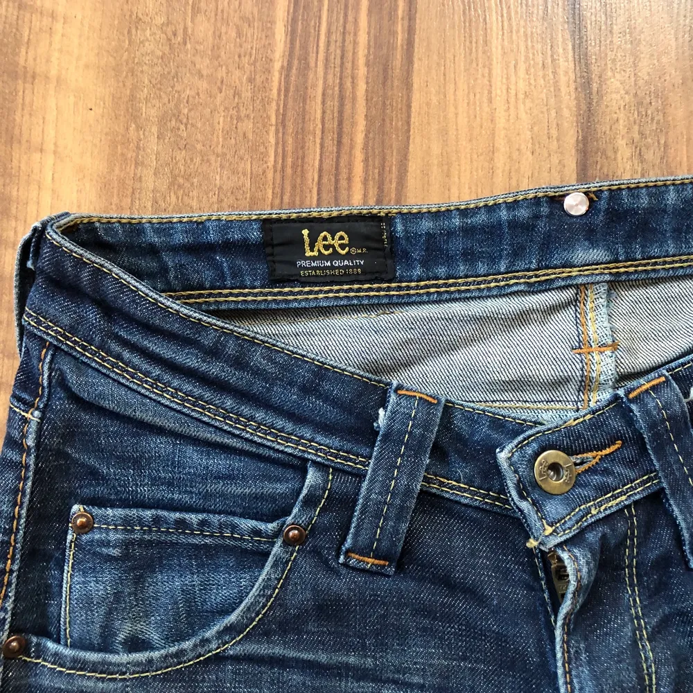 Säljer dessa svuncoola jeans från lee. W :29 L:31. Heter norma. Ca 15 år gamla så de säljs inte längre.. Jeans & Byxor.