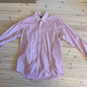 Rosa skjorta från Melka i bra skick.