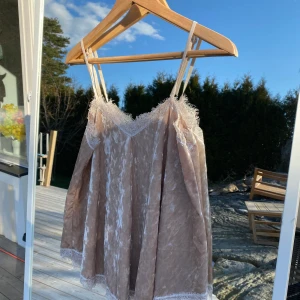 Rosa plysch  - Säljer detta rosa linne då den aldrig kom till användning endast testad på. Fint skick☺️