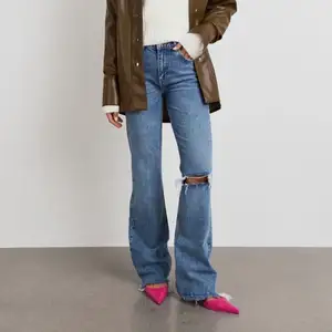 Blå jeans i flare modell från Gina! Passar mig som är 167😍 (slutsålda på hemsidan) 