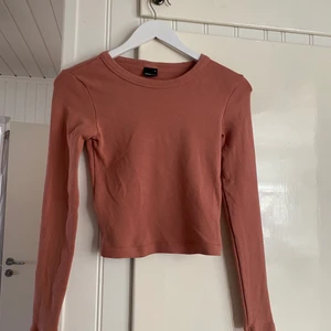 Rosa tajtare tröja - Rosa tröja från Gina tricot, aldrig använd