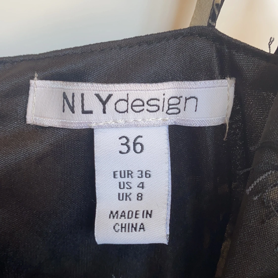 Fin playsuit med spets och blommor  - 91