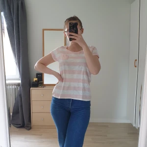 Rosa vit randig T-shirt - Fint skick, använd fåtal gånger