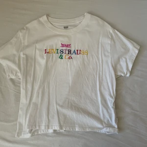 Levis tshirt - Jättegullig t-shirt från levis knappt använd.