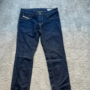 Blå Diesel jeans - Säljer dessa as snygga lågmidjade Dieseljeansen😍 Som tyvärr är för stora på mig. 💕