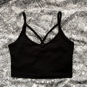 Oanvänt linne - Oanvänt linne, storlek XS. Frakt 45kr, skickas med postens blåa om inget annat önskas.